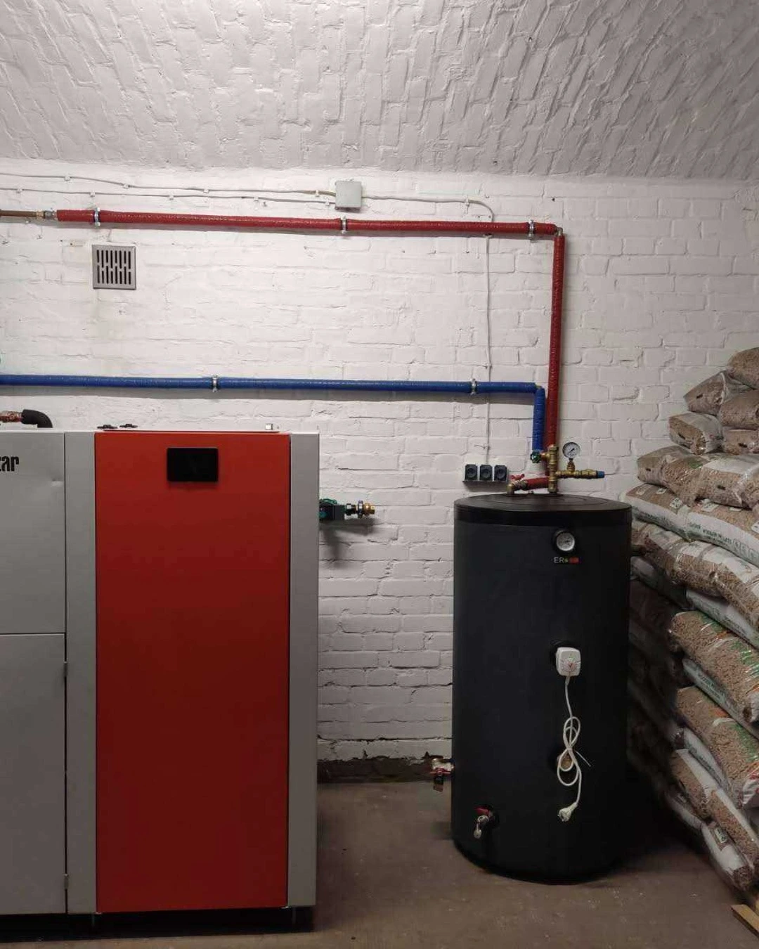 nowoczesna kotłownia piec na pellet