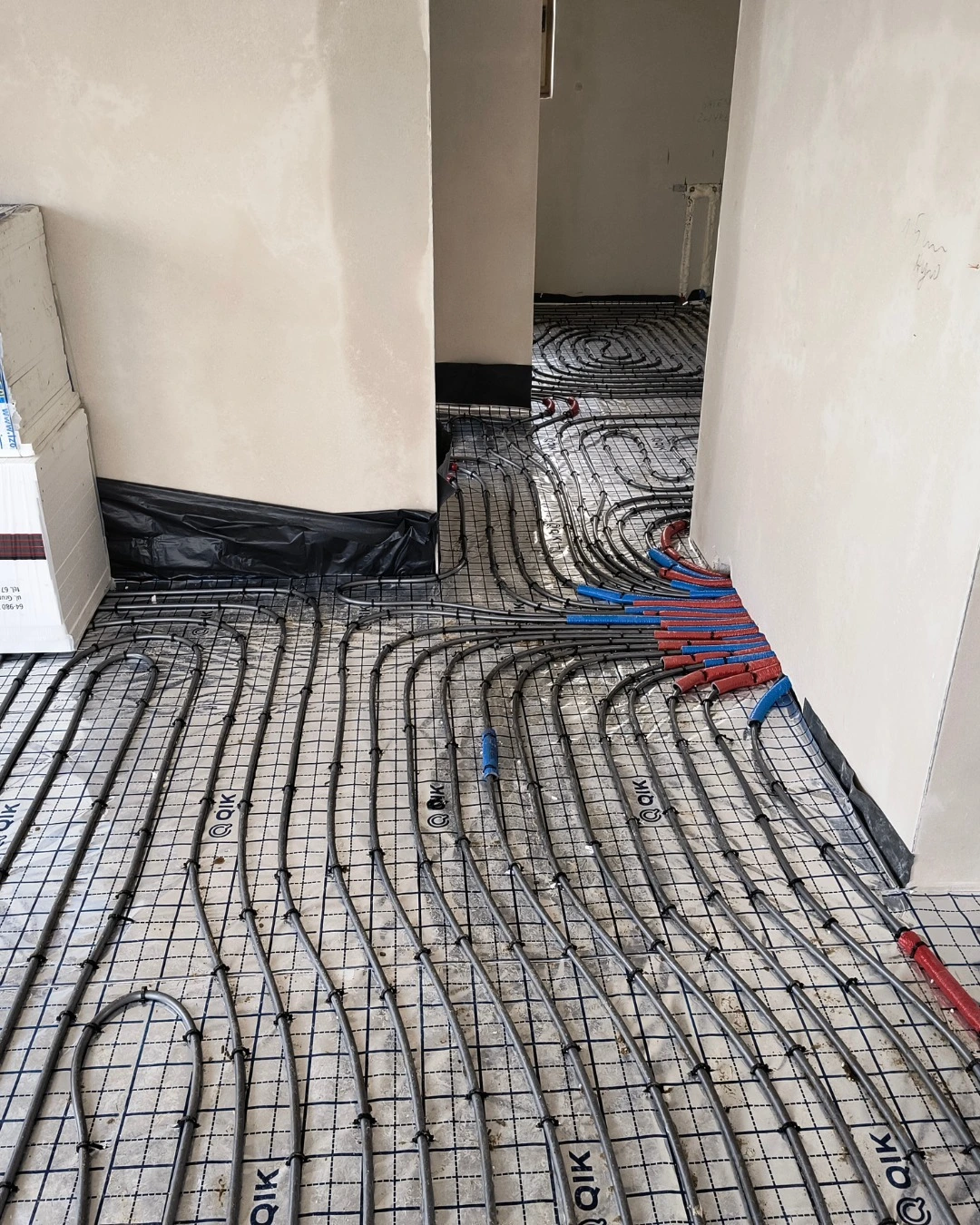 ogrzewanie podłogowe i rury