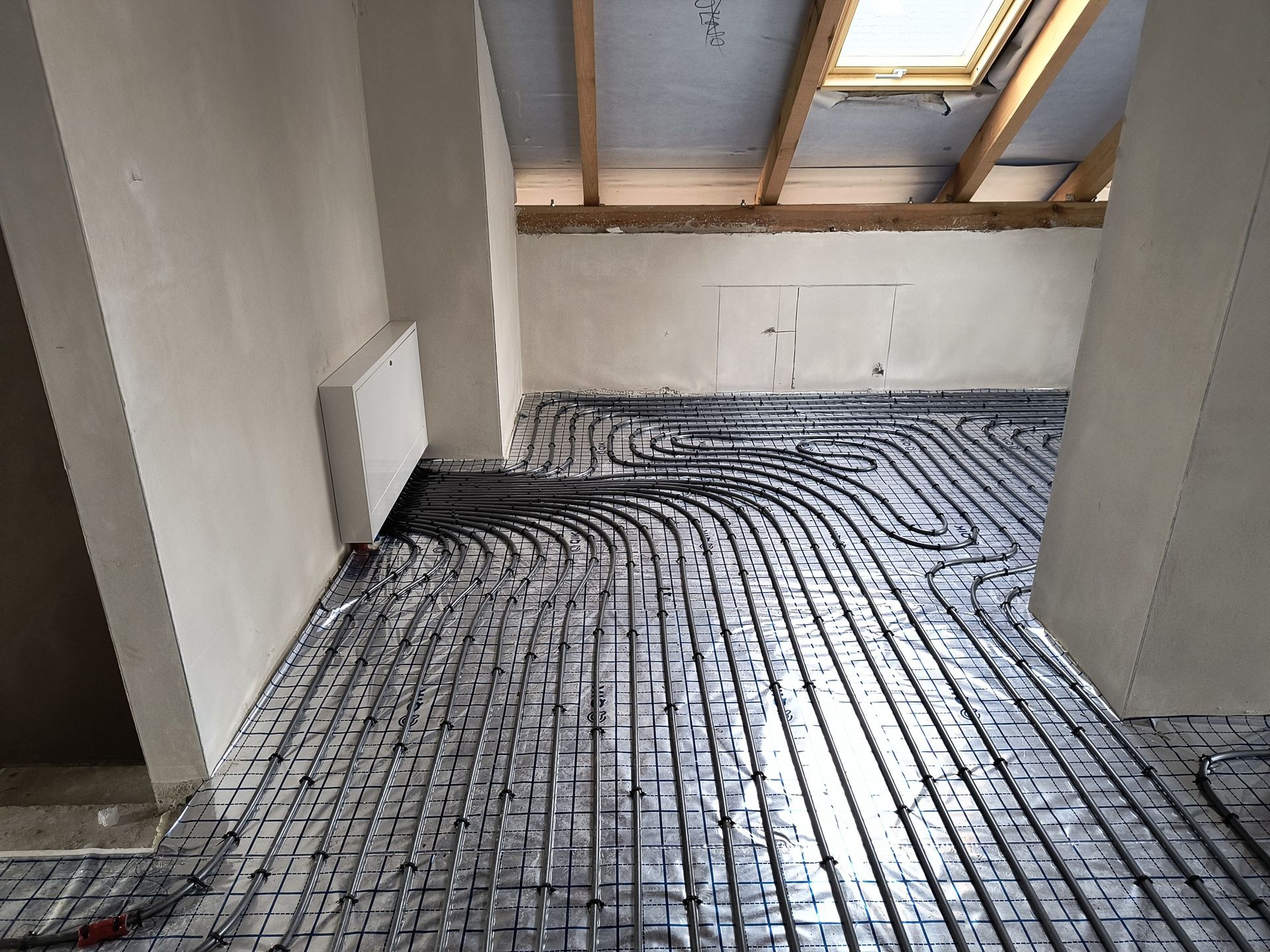 układanie rur ogrzewania pdłogowego